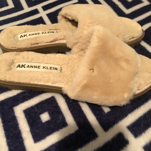 Faux fur Creme shoes - Picture 5 of 5